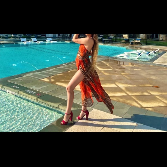 🔥HP🔥Leopard print halter backless dress.🔥🔥🔥 - Picture 4 of 4